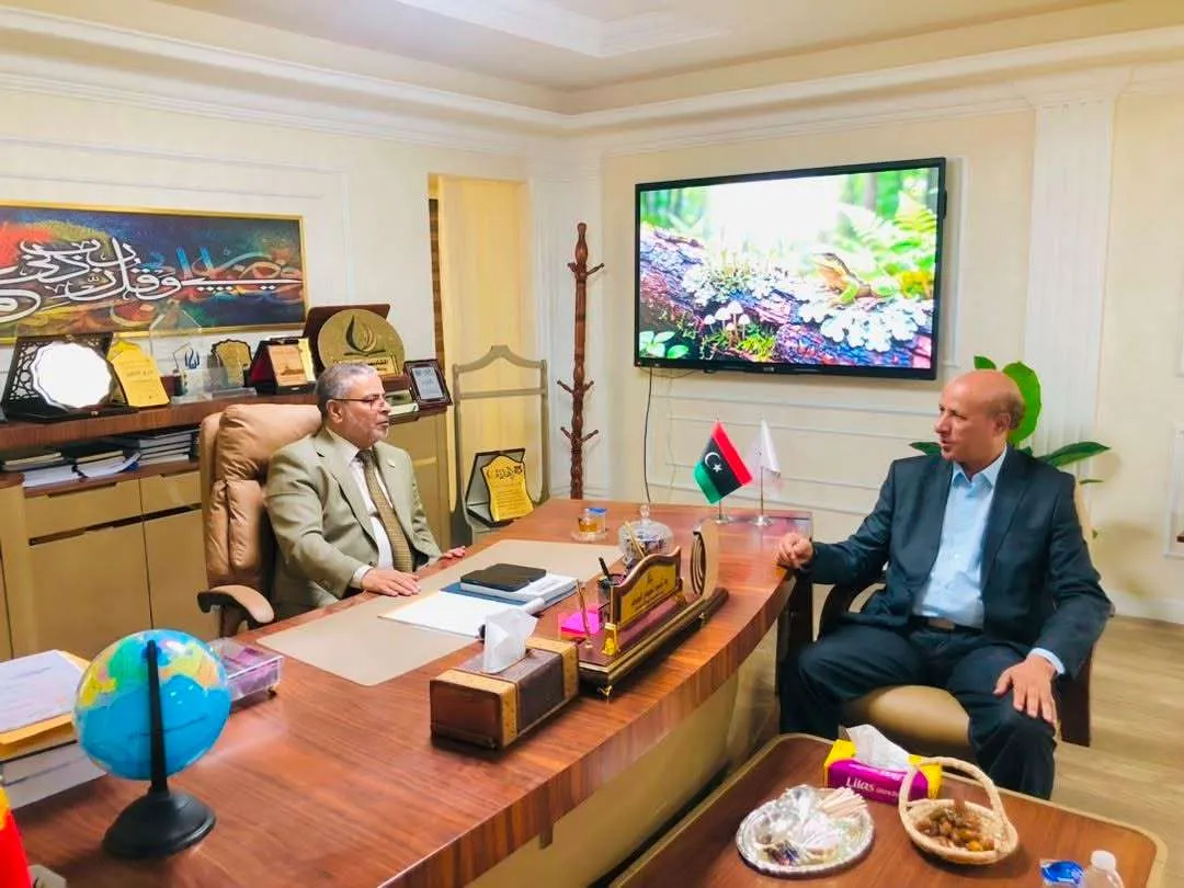 🤝 لقاء بين الأكاديمية الليبية للدراسات العليا والمركز الوطني للغات الحية لبحث سبل التعاون المشترك