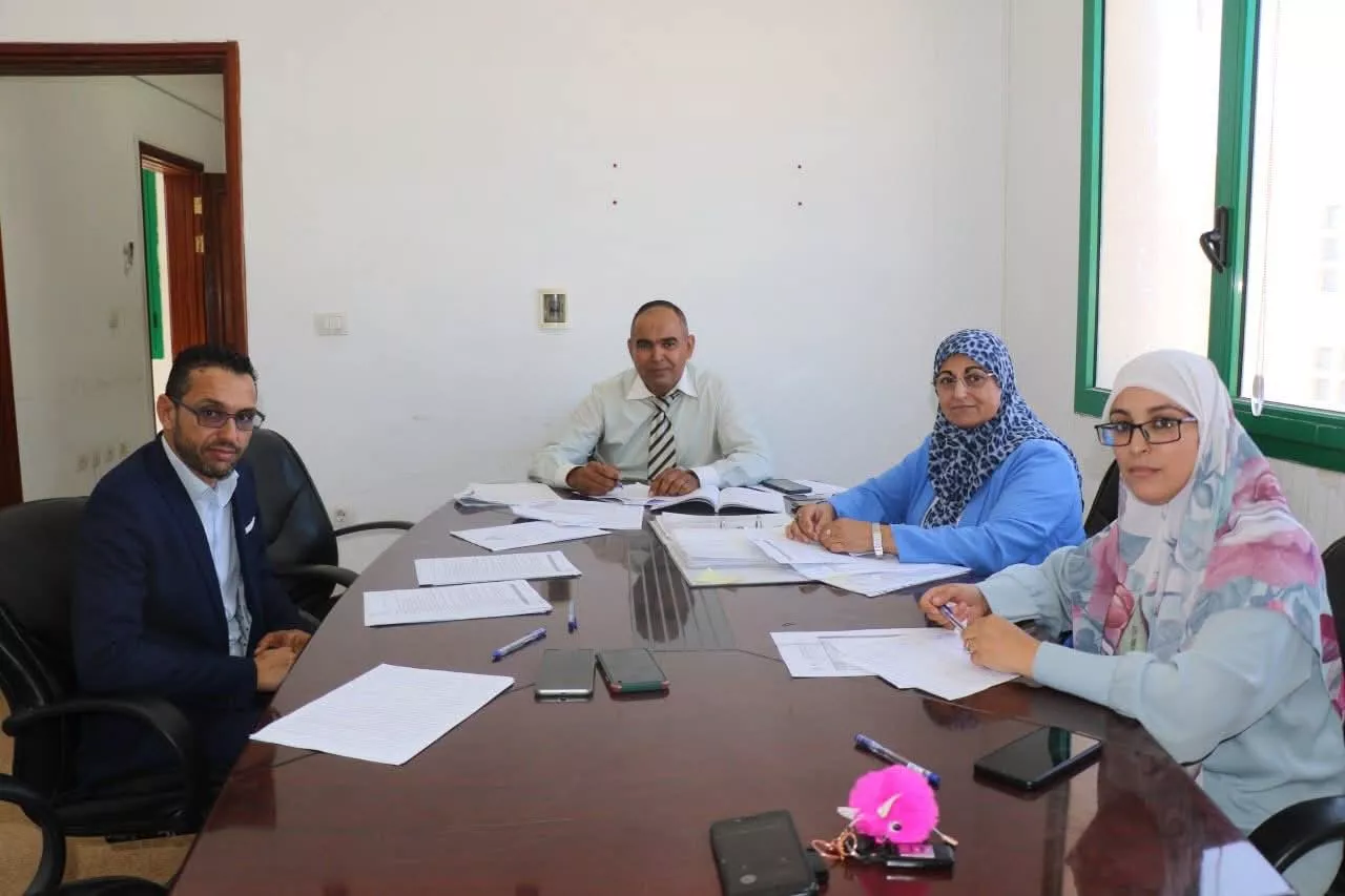 الإجتماع الدوري للجنة الاعداد والتجهيز للاعتماد المؤسسي لمدرسة العلوم الاساسية ومدرسة العلوم الإنسانية