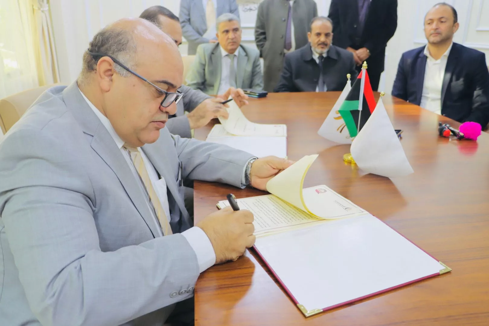 مراسم توقيع اتفاقية تعاون مشترك بين الأكاديمية الليبية للدراسات العليا و مصلحة الضرائب بوزارة المالية.