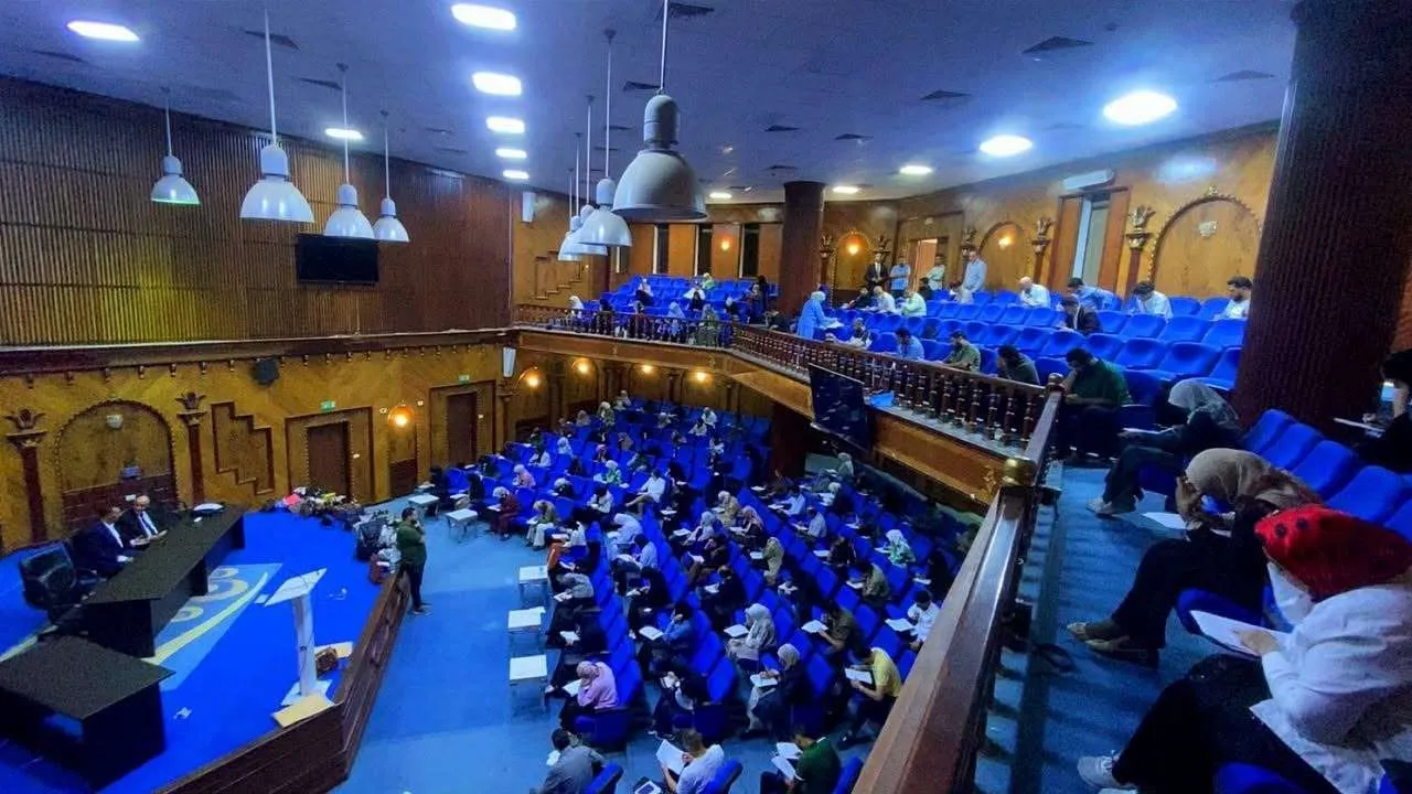 رئيس الأكاديمية الليبية للدراسات العليا يتابع امتحانات المفاضلة  بالأكاديمية الليبية