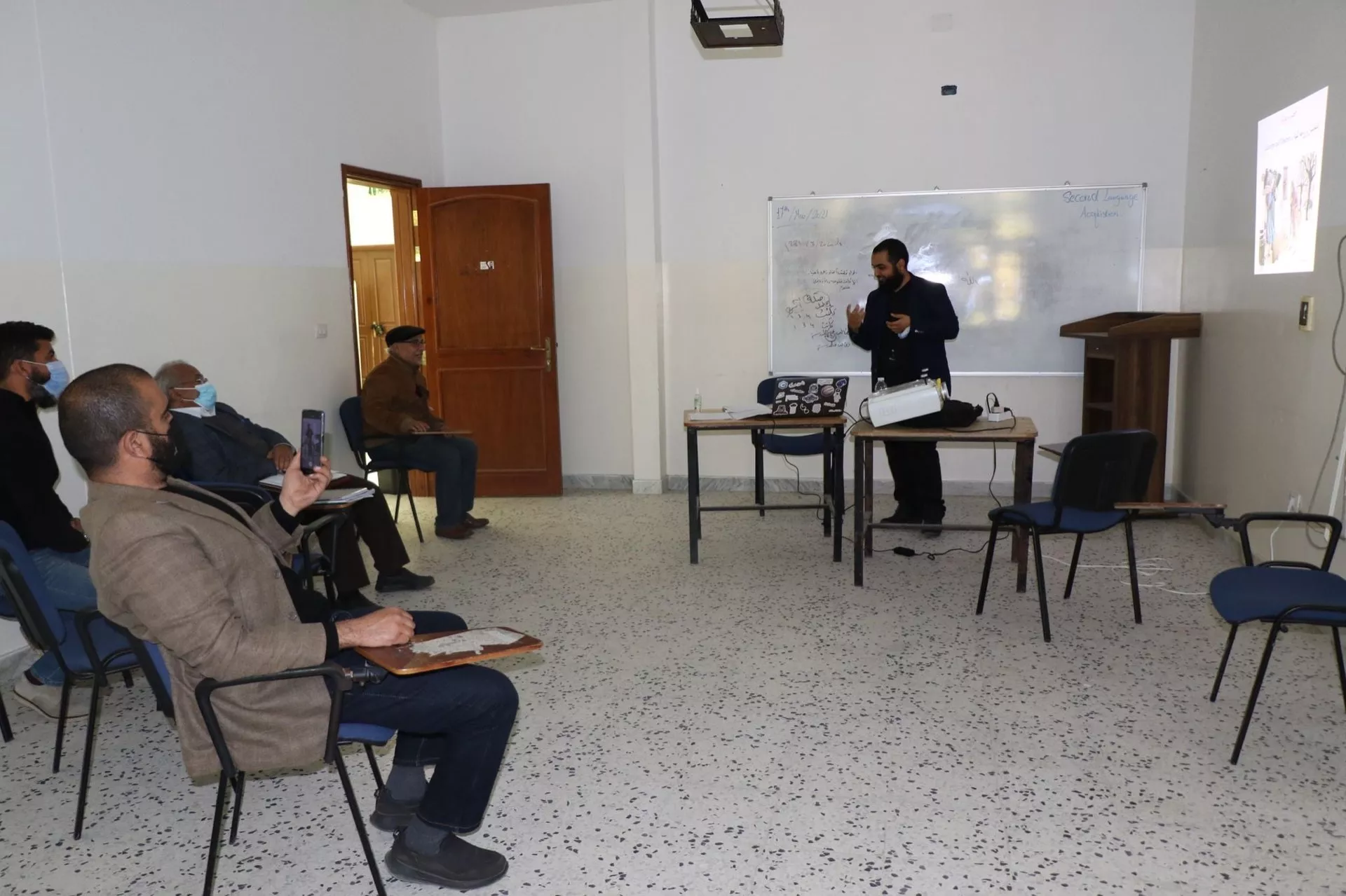المنتدى الأدبي بمدرسة اللغات بالأكاديمية الليبية يقيم معرض علمي عن الخرافة الشعبية