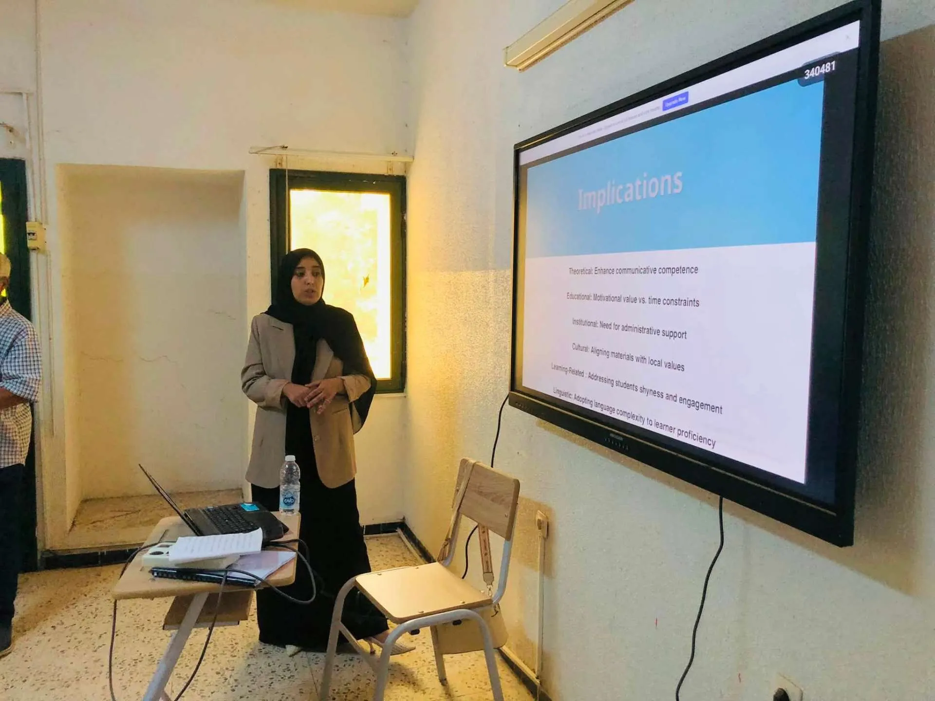 أجازت مدرسة اللغات – قسم اللغة الإنجليزية بالأكاديمية الليبية للدراسات العليا، رسالة الماجستير المقدمة من الباحثة أمل محمد صالح فرعون، والموسومة: