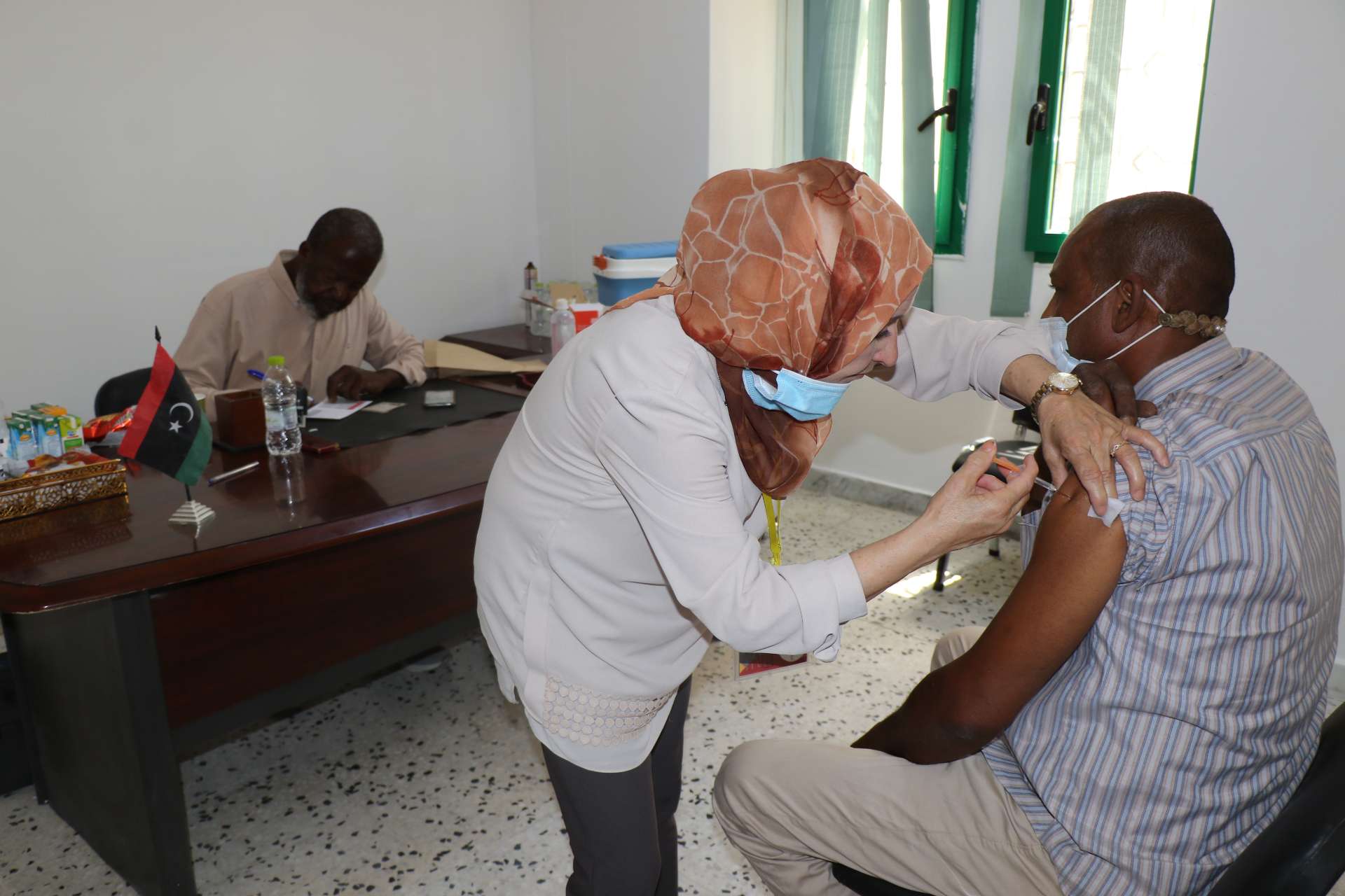 حملة تطعيم ضد فيروس كورونا بالأكاديمية الليبية
