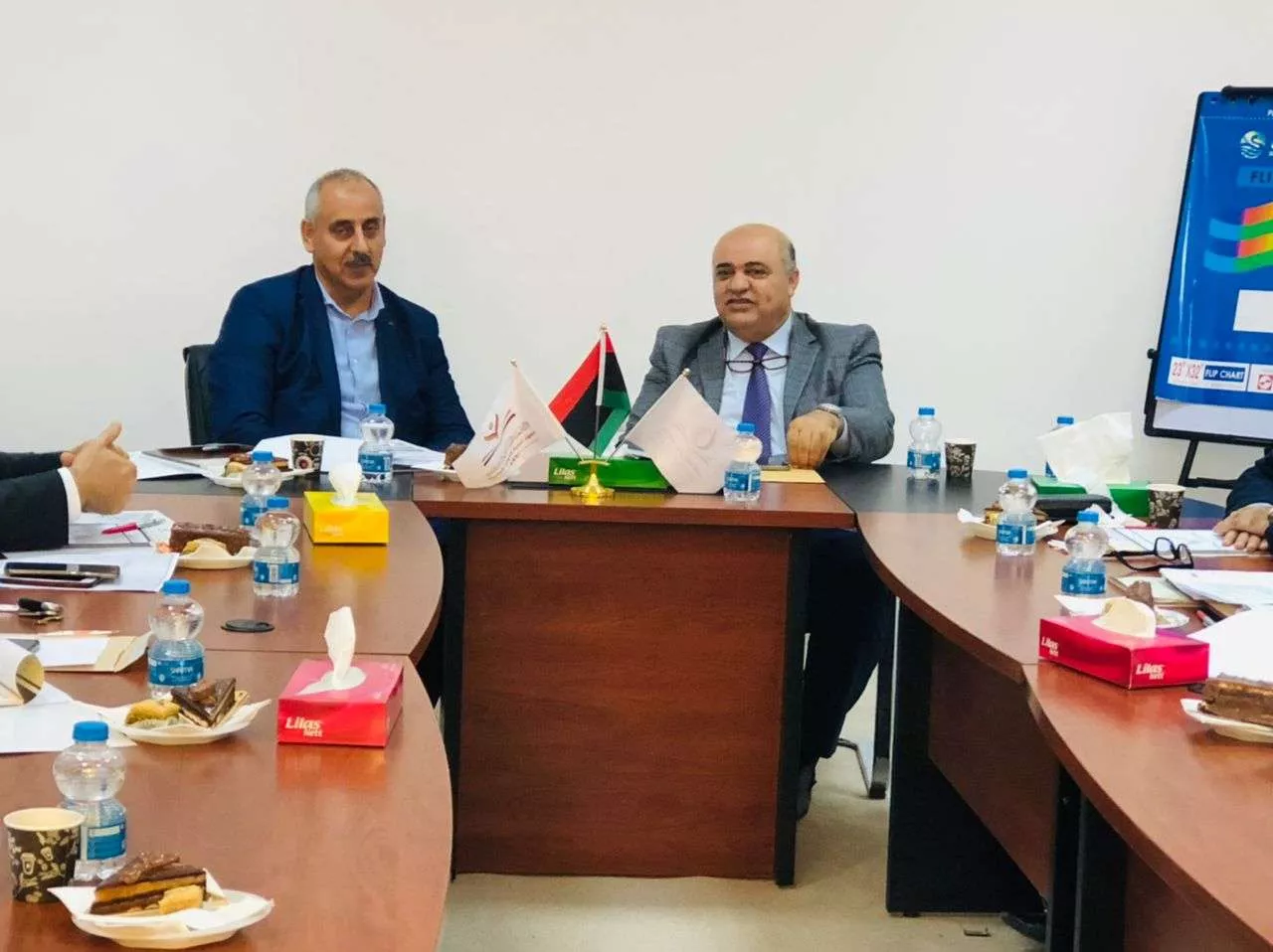 اللجنة المشتركة من الأكاديمية الليبية للدراسات العليا وهيئة الرقابة الإدارية تعقد اجتماعاُ.