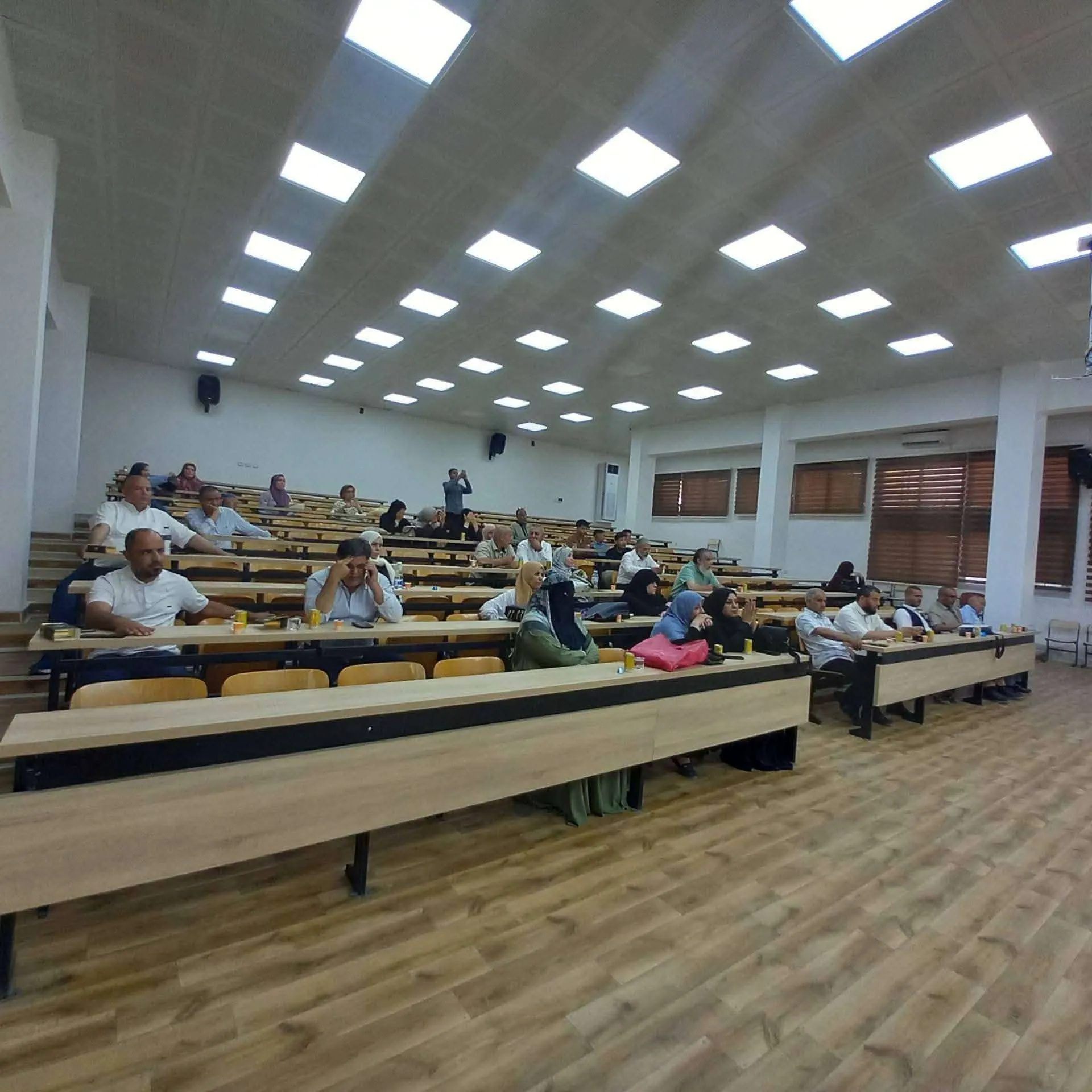 الأكاديمية الليبية تعزز حضورها الأكاديمي بمشاركة عضوين من هيئة التدريس في مناقشة أطروحة دكتوراه