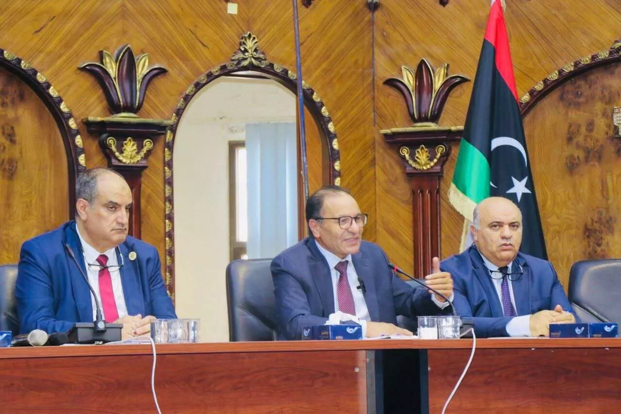 لقاء وزير التعليم العالي و البحث العلمي برؤساء المجلات العلمية بالأكاديمية الليبية