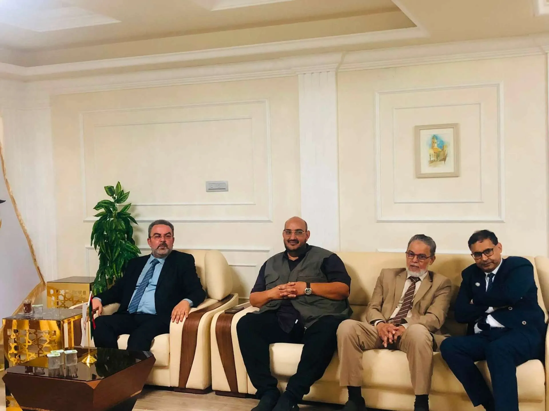 رئيس الأكاديمية الليبية يستقبل رئيس جامعة مصراتة لبحث شراكة وتعاون يعزز جهود النهوض بمؤسسات التعليم العالي والبحث العلمي.