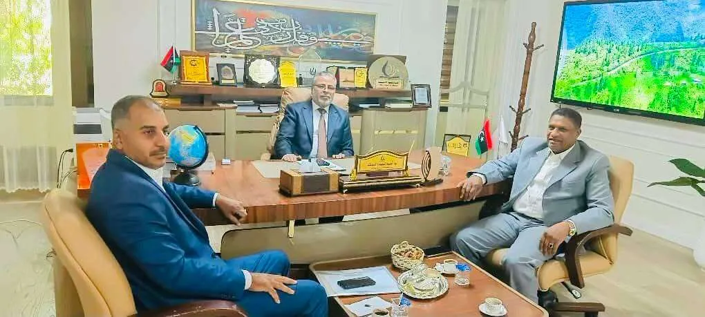 رئيس الأكاديمية الليبية للدراسات العليا يبحث آفاق  التعاون العلمي مع  المركز الليبي للأبحاث الصحراوية وتنمية المجتمعات الصحراوية