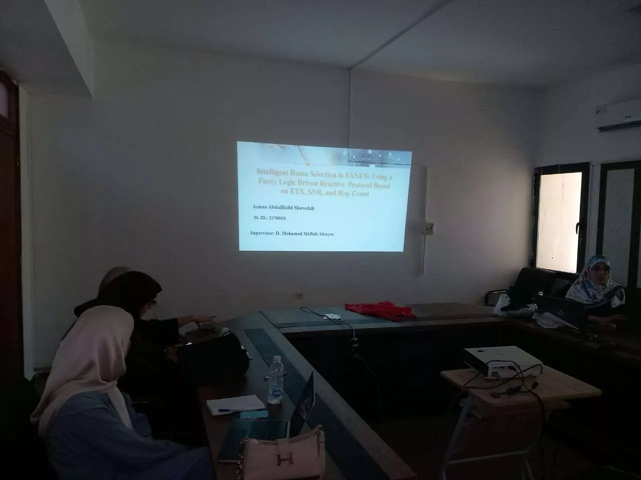 مناقشة المقترحات البحثية