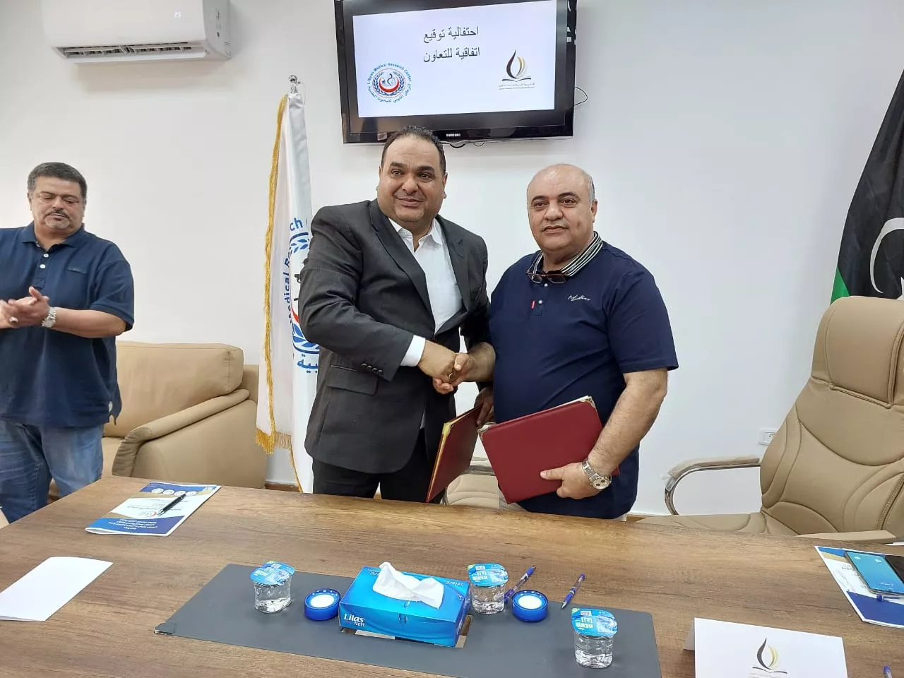 الأكاديمية الليبية توقع اتفاقية تعاون مع المركز الليبي للبحوث الطبية
