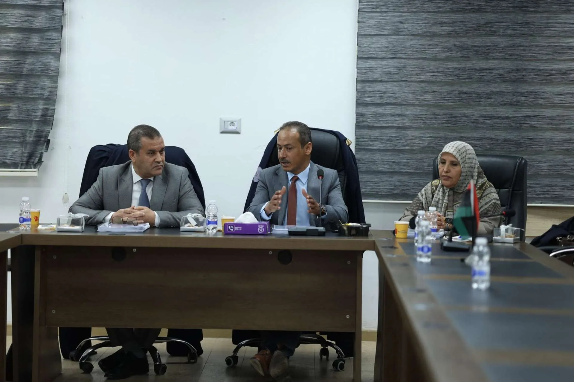 مدرسة العلوم الإدارية والمالية تُجيز رسالة ماجستير حول واقع تطبيق جودة الخدمات الصحية بالمستشفيات الليبية