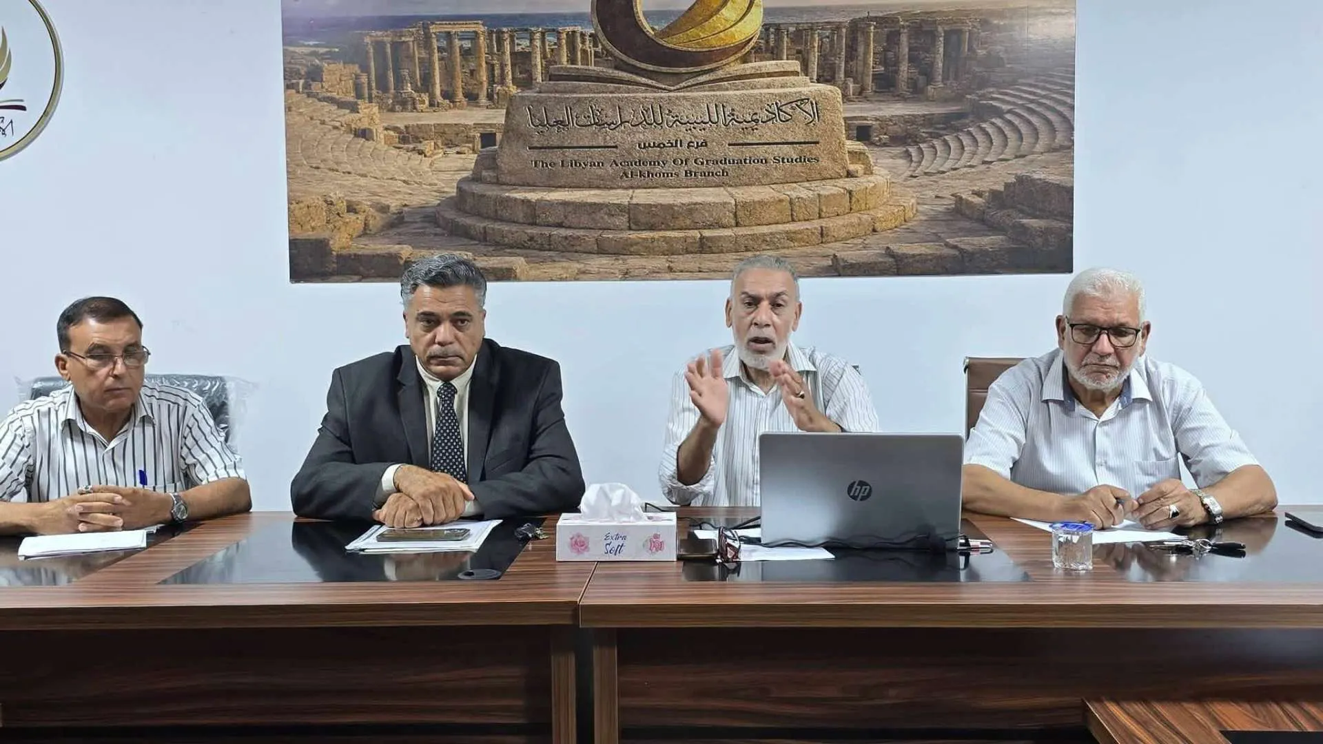 وفد من رئاسة الأكاديمية الليبية يزور فرع الخمس لمتابعة سير العملية التعليمية وتعزيز معايير الجودة