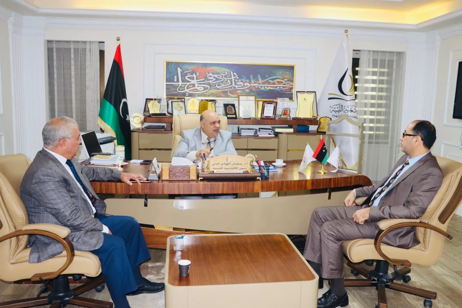 لقاء يجمع رئيس الأكاديمية الليبية مع رئيس فرع الأكاديمية الليبية بنغازي