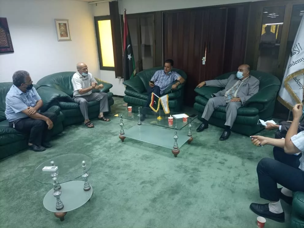 رئيس الأكاديمية الليبية يجتمع بإدارة الأكاديمية فرع غريان
